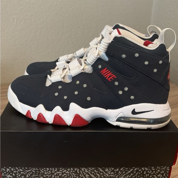 Nike shoes - Picture 1 of 2